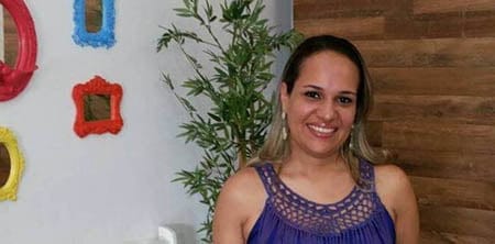 Afivelando as malas para em Belo Horizonte participar do 9º Encontro Internacional de Fisioterapia Dermato-funcional, a competente empresária Simone Brito. Lá, ela participa de todos os debates das novas tendências, tecnologias e técnicas de última geração, fundamentais e imprescindíveis à sua especialização. Quem tem competência se estabelece! Hurrruuuuu.
