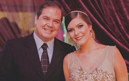 Vivas da coluna ao aniversariante da última segunda, governador Tião Viana, que comemorou a data em família. Na foto, Tião Viana com a filha Marihá. Vivas, vivas! 