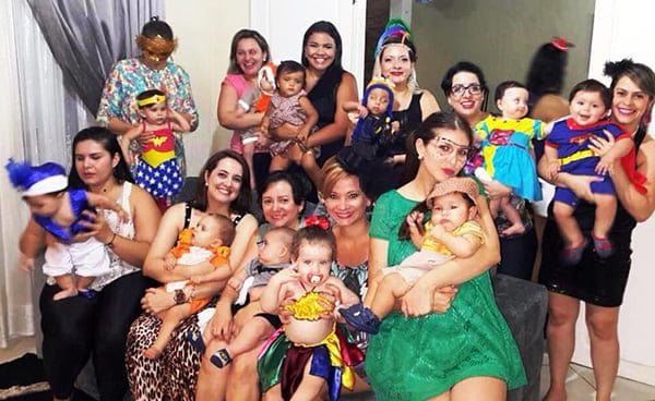 FLASH – ‘Mamis Poderosas’ é o nome do grupo que reúne mamães de Rio Branco para compartilhar experiências pelo WhatsApp. Pity, Patrícia, Pricila, Kellen, Jamile, Ariadne, Jana, Lu, Jô, Elisa, Michele e Joseline se reuniram esta semana em clima de Carnaval com seus bebês. Êba! 