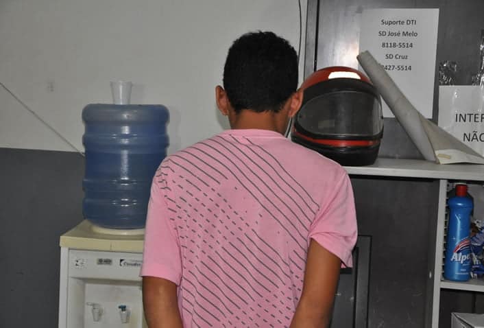 Homens são presos portando arma de fogo no bairro Bela Vista