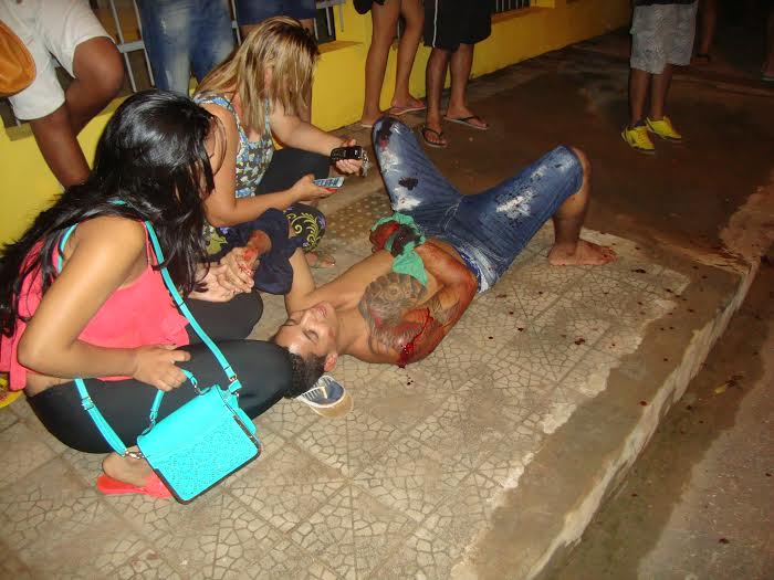 Jovem reage a assalto e quase é morto a facadas 2 Jovem reage a assalto e quase é morto a facadas no Bairro Esperança 3