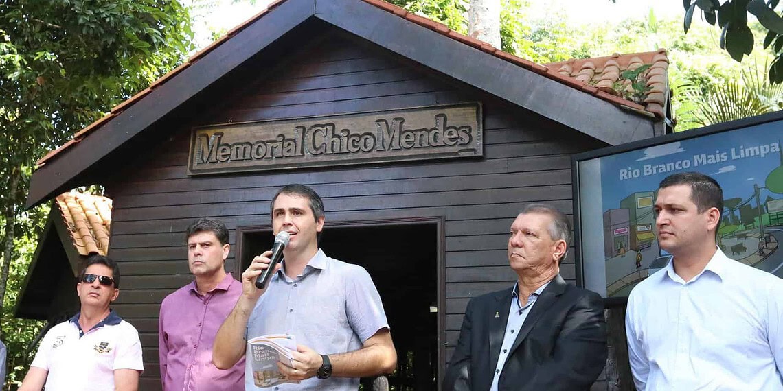 Marcus Alexandre lança lei Rio Branco Mais Limpa