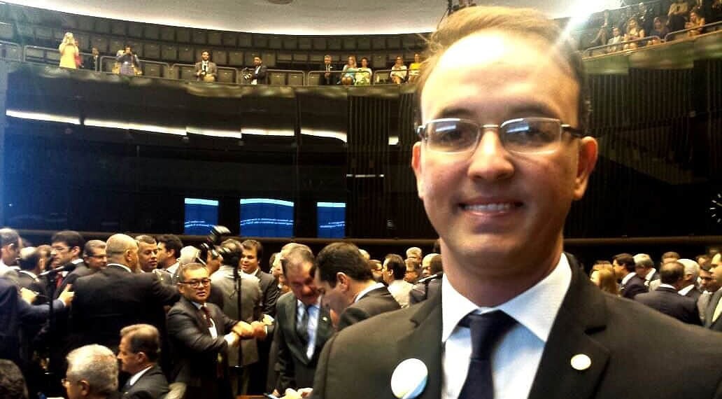 Empossado deputado federal, Leo de Brito diz que seu mandato deve ser 'de essência e não de aparência'