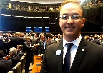 Empossado deputado federal, Leo de Brito diz que seu mandato deve ser 'de essência e não de aparência'