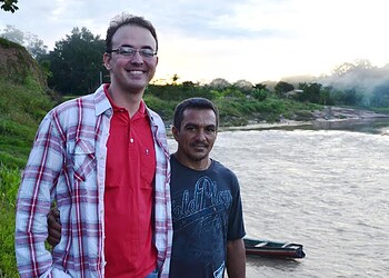 Leo de Brito visita ribeirinhos no Juruá e anuncia verba para Marechal Thaumaturgo
