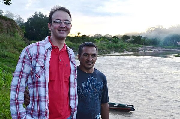 Leo de Brito visita ribeirinhos no Juruá e anuncia verba para Marechal Thaumaturgo