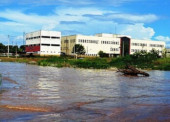 Rio Madeira já alaga ruas do centro de Porto Velho