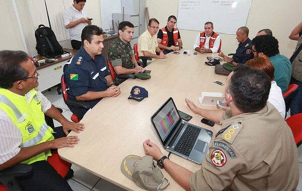 Marcus Alexandre e Tião Viana avaliam cheia dos rios no Acre e planejam ações de atendimento às famílias