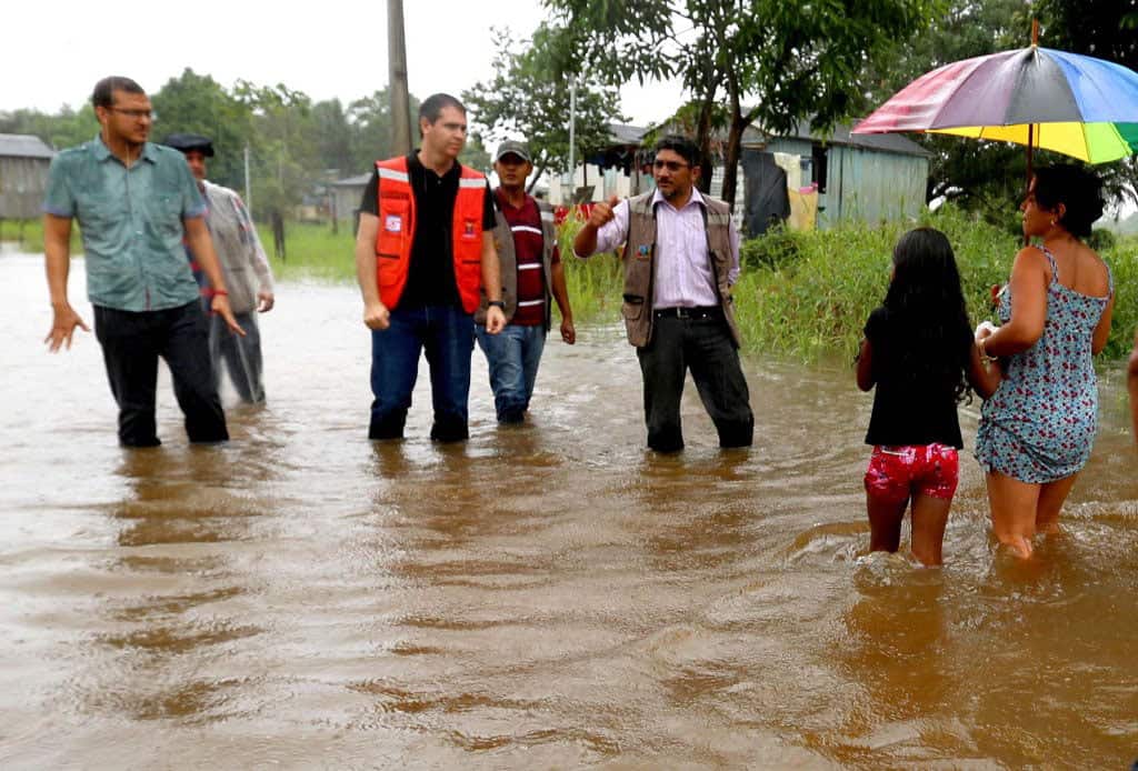 Prefeito andou entre os alagados