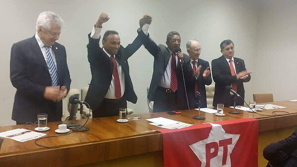 Deputado Sibá Machado é escolhido como o novo líder do PT na Câmara Federal