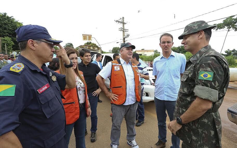 Leo de Brito visita Brasiléia e se compromete a buscar apoio financeiro às cidades alagadas