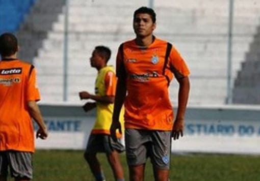 Rio Branco anuncia mais um reforço para primeiro semestre da temporada