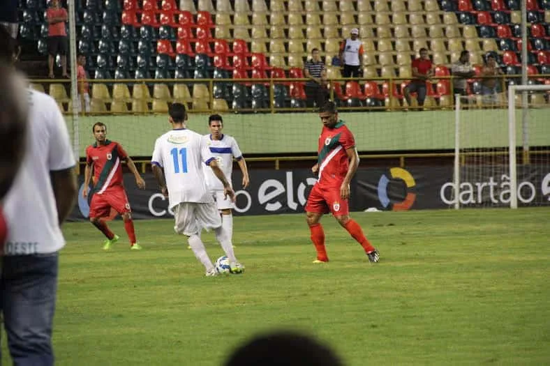 Capixabas conseguem vitória e jogam por empate na volta