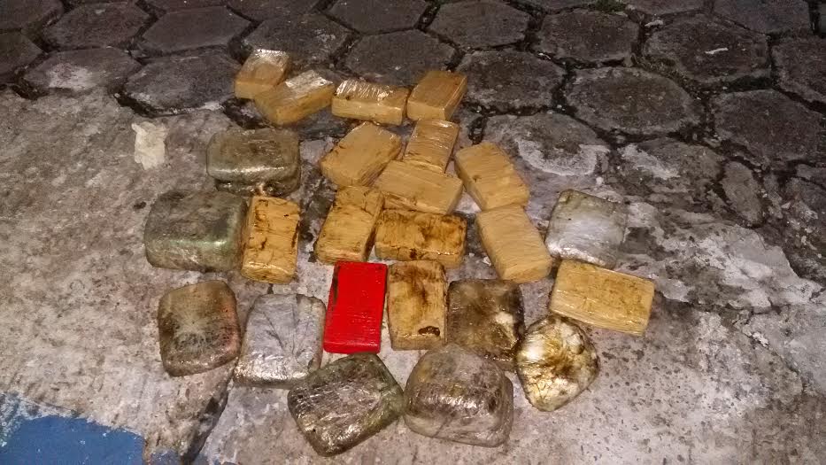 Polícia prende homem com 29 kg de cocaína na BR-364, perto de Cruzeiro 2 cocaína