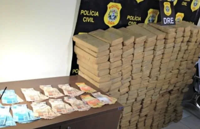Polícia prende três com quase 300 quilos de droga e dinheiro