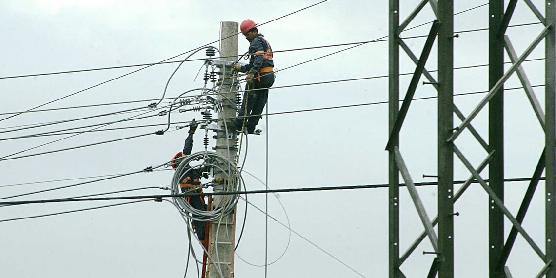 Ministro de Minas e Energia prevê um reajuste inferior a 40% este ano