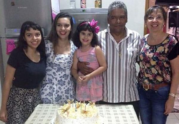 Empresário Ronaldo Teodoro comemorando aniversário ao lado da esposa Élida, da neta Natali e das filhas Tatiane e Thais Teodoro. Parabéns!
