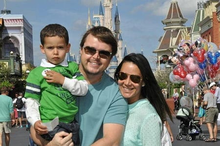 O TEMPO 5 PARABÉNS – Giovani Baungrotz troca de idade nesta quarta-feira e comemora com sua linda família, a esposa Jaluza Braga e o filho João