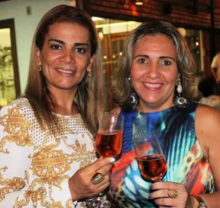 PARABÉNS – Muita saúde e luz para a querida Márcia Abreu, colunista social deste matutino, que trocou de idade ontem. Na foto, com a amiga Cláudia Souza