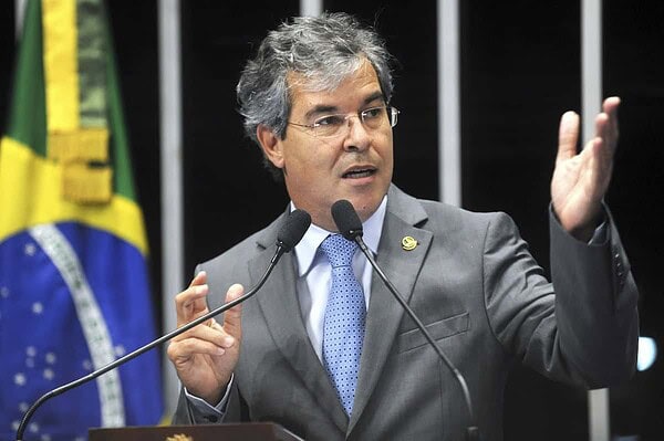 Senado Federal realiza sessão temática sobre reforma política na terça-feira