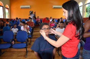 Alunos da rede pública receberão óculos de grau nesta sexta-feira 2 Projeto disponibiliza consultas oftalmológicas e óculos a alunos