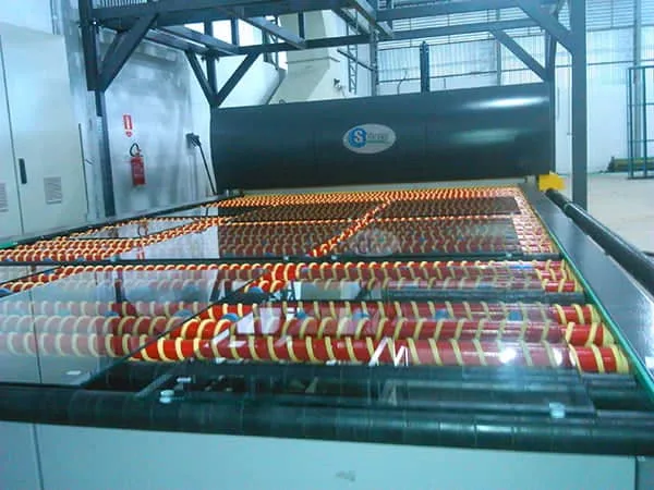 A indústria pode prouzir até 500 metros de vidros temperados por dia