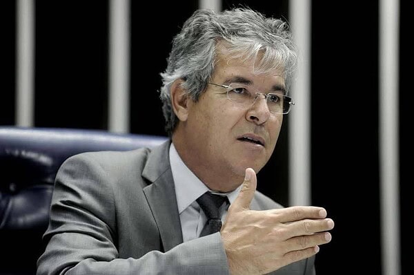 Jorge Viana afirma que governo e prefeitura continuam em alerta quanto à possibilidade de uma nova cheia
