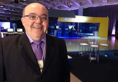 ACABOU 3 Hoje comemora mais um ano de vida o meu querido amigo e diretor de Operações da Fieac, Jorge Luiz Vila Nova. Por ser muito querido, além de excelente profissional, ele vai passar o dia recebendo inúmeras homenagens. A coluna lhe deseja muitas felicidades e que Deus o ilumine hoje e sempre.