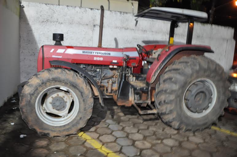 Bope prende desempregado acusado de furtar trator na Transacreana 2 Acusado de furtar trator desempregado é preso pelo BOPE 2