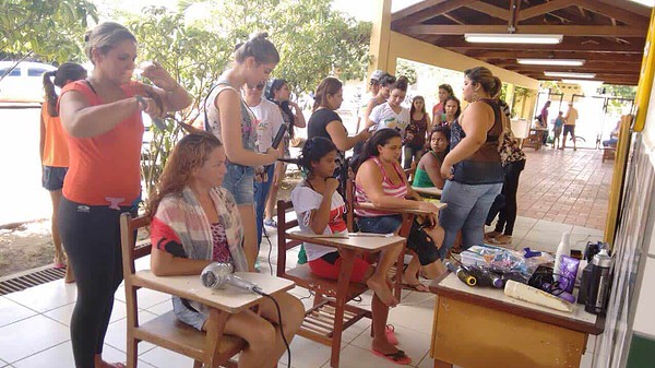 Aleac leva solidariedade e carinho a famílias de abrigo