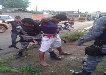 Assaltante azarado rouba mulher e é contido por policial a paisana