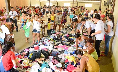Rio Branco Amiga distribui roupas doadas para as famílias dos abrigos públicos