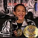 A lutadora peso-pena Cris Cyborg, com o seu cinturão do Invicta, estará em Rio Branco neste mês