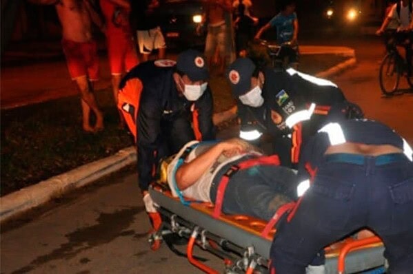 Cachorro cruza pista e quase causa tragédia na Estrada do Calafate