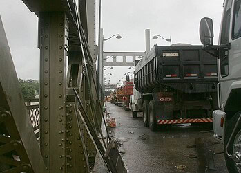 Estrutura da Ponte Metálica sofre com Cheia do Rio Acre