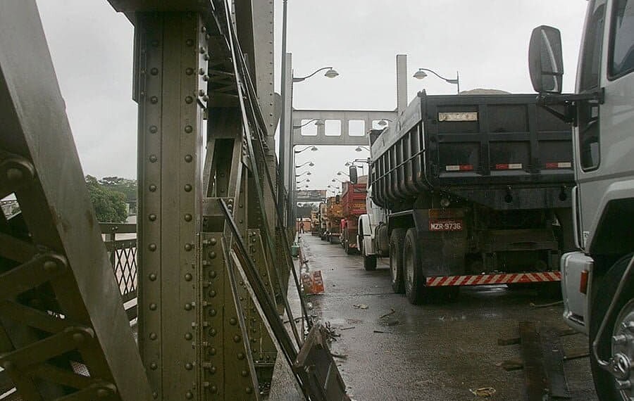Estrutura da Ponte Metálica sofre com Cheia do Rio Acre