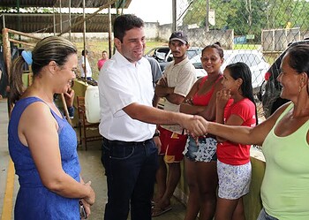 Cameli se reúne com autoridades e visita desabrigados pela cheia do Rio Iaco