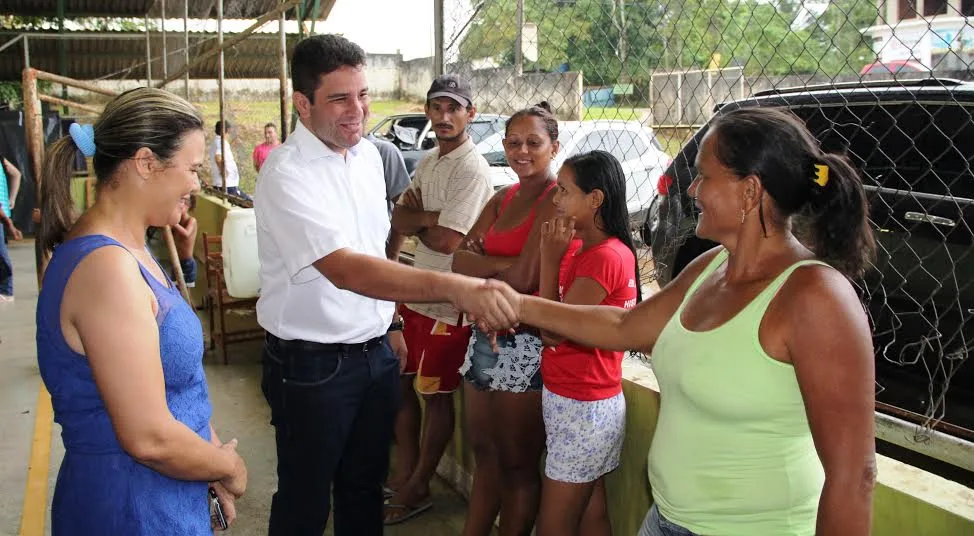 Cameli se reúne com autoridades e visita desabrigados pela cheia do Rio Iaco