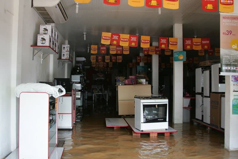 Comércio sente os efeitos da cheia histórica do Rio Acre 5 Após enchente do Rio Acre, empresários precisarão de apoio. (Foto: Odair Leal/ A GAZETA)