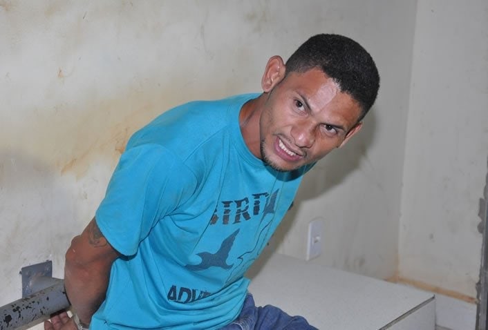 Cobradora é agredida com tapa na cara dentro de ônibus, por passageiro 3 Cobradora é agredido dentro de ônibus por passageiro 2