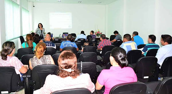 Médicos e enfermeiros são capacitados para trabalhar na prevenção de doenças no pós-alagação