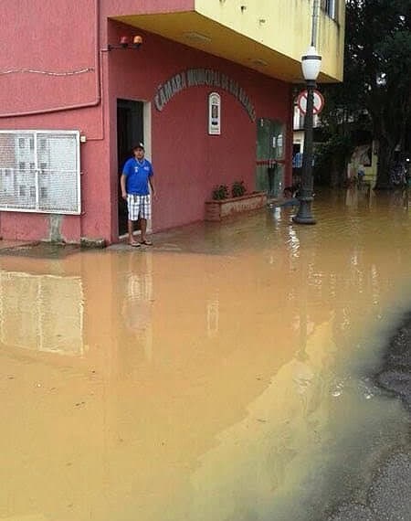 Águas do Rio Acre atingiram o prédio da Câmara