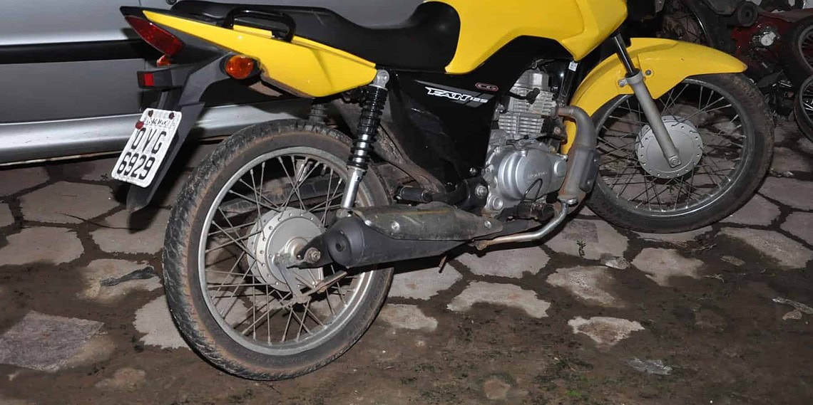 Polícia recupera moto furtada e prende dois homens 1 Polícia recupera moto furtada e prende dois homens