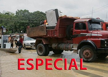 Categoria dos caminhoneiros decidiu ajudar na maior tragédia natural do Acre. (Foto: Odair Leal/ A GAZETA)