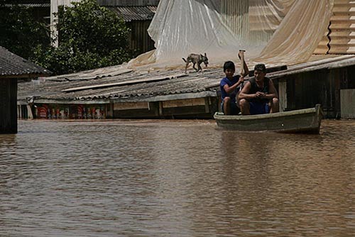 Cheia do Rio Acre atinge 20% da Capital, desabriga 6 mil e afeta 53 mil pessoas