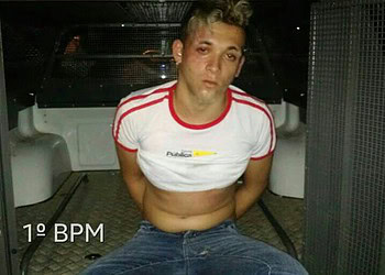 Estudantes são flagrados com drogas em praça em frente ao quartel da PM