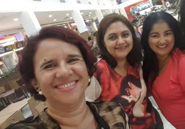 Uma homenagem às mulheres mães, amigas, irmãs, filhas, trabalhadoras, através das colegas de profissão Jane Vasconcelos, Charlene Carvalho e Alex Machado. Mulheres autênticas, batalhadoras. Marias, como costumo me referir às representantes do sexo feminino que reúnem todas as qualidades de uma mulher de verdade.