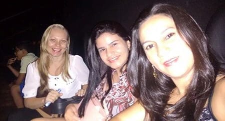 Toda descontração das cunhadas Jady Pedrosa, Gleice Paiva e Ediane Souza em passeio pelo shopping pós-cineminha, porque amizade também deve ser regada.