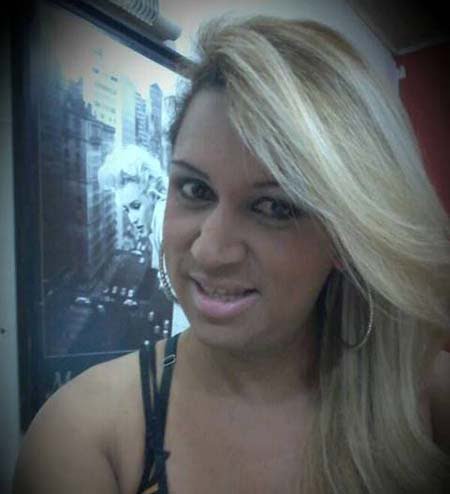 Vamos doar 2 Cabeleireira Flávia Villaventura com promoção Bela o Mês todo, em homenagem ao mês das mulheres, convidando clientes a conhecerem as novidades em tratamento para cabelos e maquiagem. Agendamento pelo 9901-0143