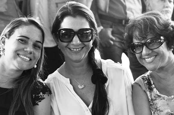 TRABALHO E TIETAGEM Trabalhando e tietando a presidenta Dilma, as jornalistas Andréia Oliveira, Socorro Camelo e Jane Vasconcellos. A foto é de Val Fernandes.